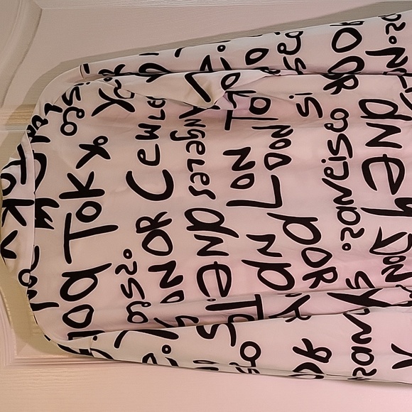 NWOT script blouse - Picture 3 of 3